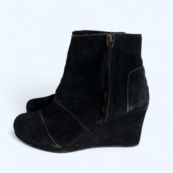 2/$30 TOMS Desert Wedge Suede Leather Bootie Black SZ 9.5 - Picture 1 of 12